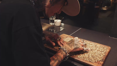 THE HIDEAWAY ROASTERY ロースターの店内映像